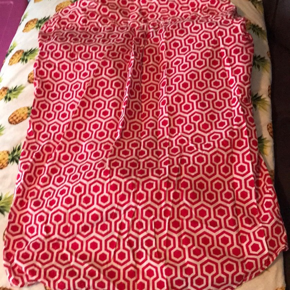 Red and white pattern blouse - Picture 3 of 3